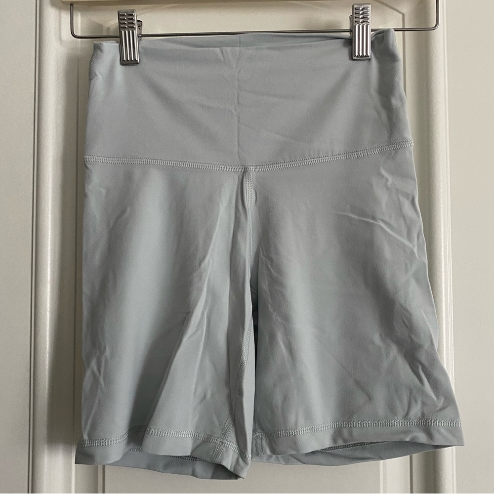 TNA Women's Light Gray Bike Shorts 7”
